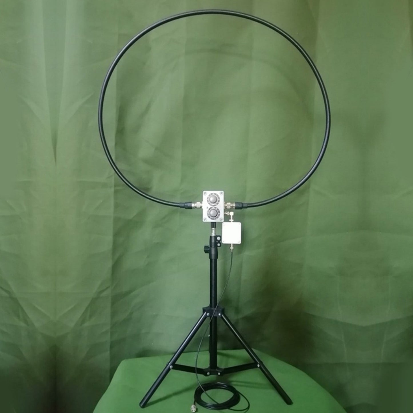 Shortwave Antenna Portable Magnetic QRP Loop Antenna for ICOM-705 FM:76-108MHz SW:5-30MHz VHF:110-150MHz UHF: 400-450MHz